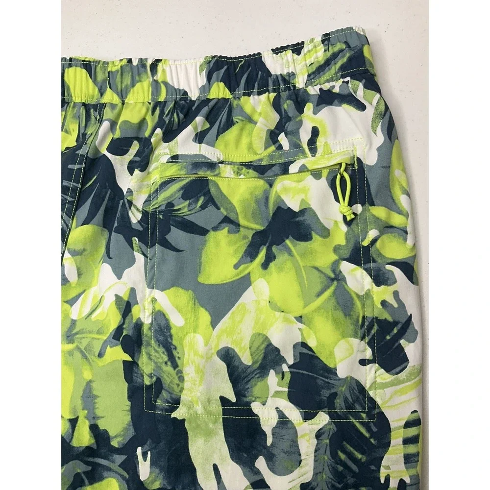 The North Face Shorts Men Sz XL Printed Class V Sharp Green Tropical Camo NWT